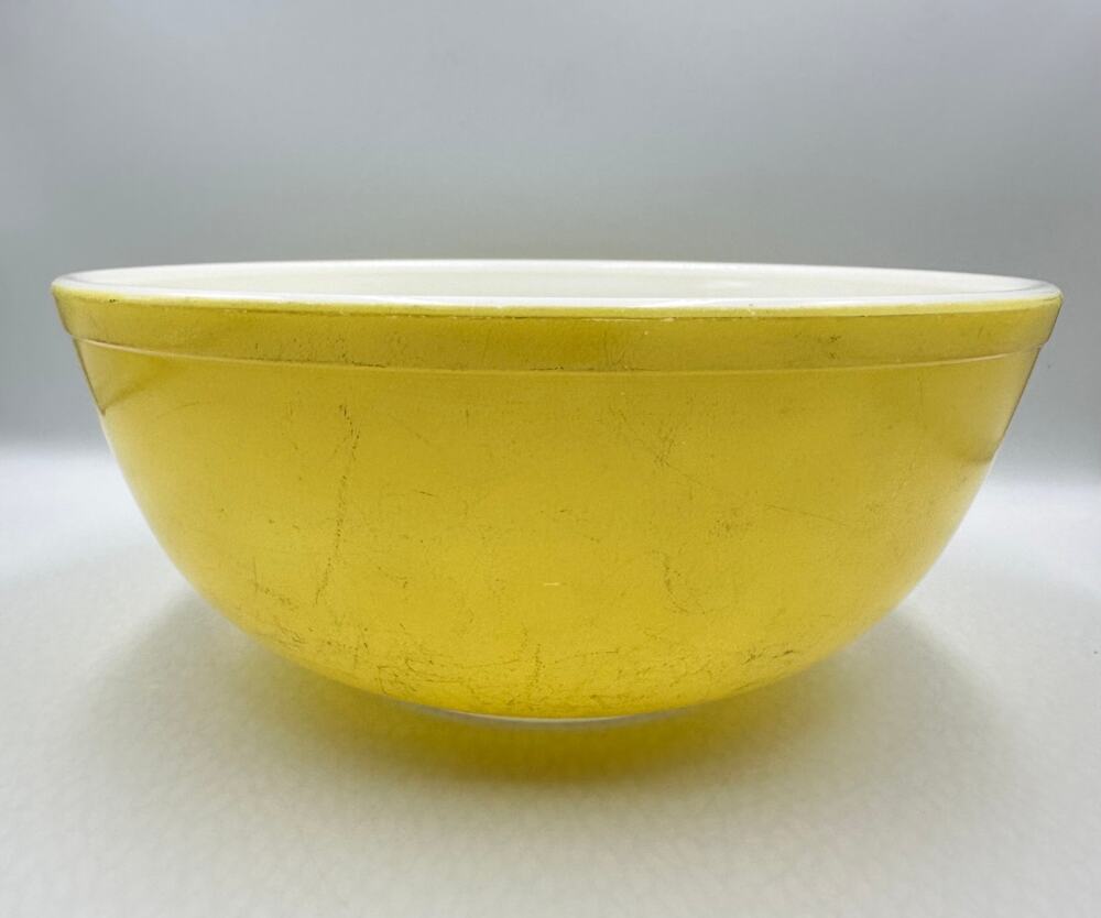 Vintage PYREX Glass #404 Yellow Primary Nesting 4 Qt Mixing Bowl